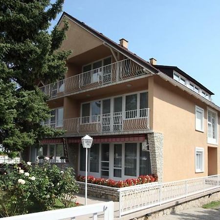 Siesta Apartmanhaz Balatonfuered Bagian luar foto